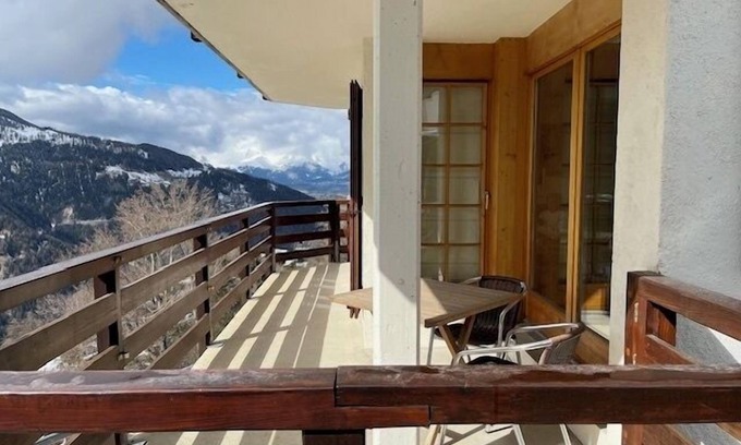 St. Luc Apartment | Bright and warm apartment for up to 4 people, on the ground floor of a chalet with two units. It enj