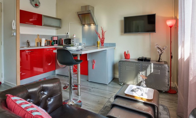 Bassens Apartment | Bright and welcoming 2* gîte de France F2 apartment with terrace