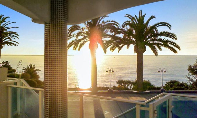 Alcanar Apartment | Bright apartment in Alcanar with sea and mountain views