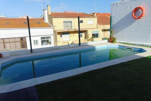 Feijo Apartment | Bright apartment in Almada with shared pool