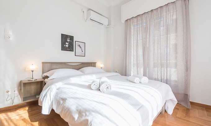 Thissio House | Bright apt in the heart of Athens