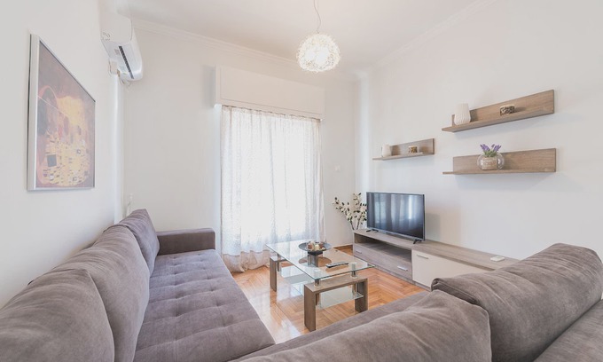 Thissio Apartment | Bright apt in the heart of Athens