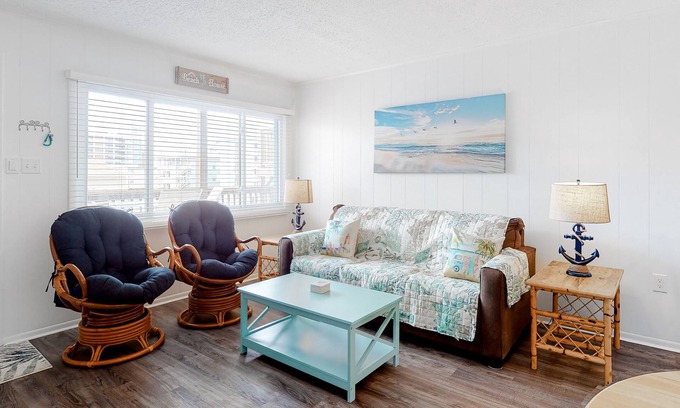 North Ocean City Condo | Bright & beachy getaway near white sand with fast WiFi, open layout, AC & W/D