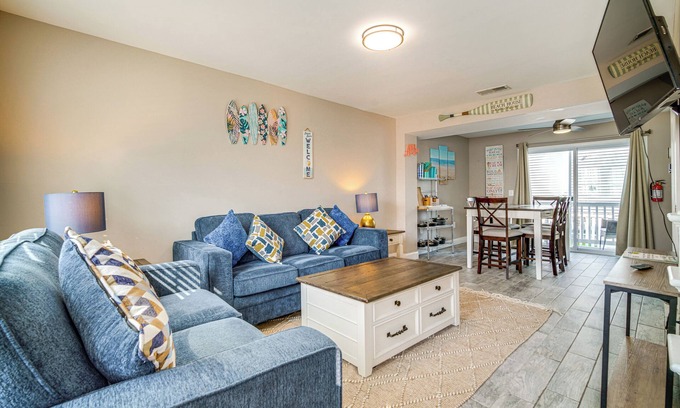 Leeds Point House | Bright Brigantine Townhome: Steps to Beach Access!