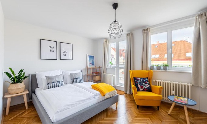 Prague 3 Apartment | BRIGHT CHARMING Apt with TERRACE, PARKING & AirCo.