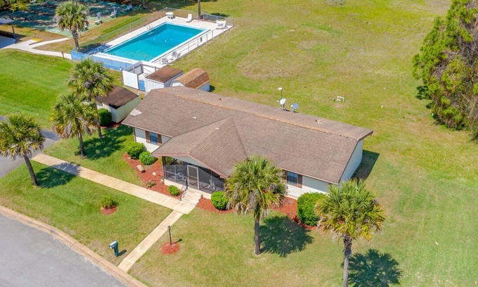 Edgewater House | Bright, Clean and Roomy House with Intracoastal Waterway Resort Access