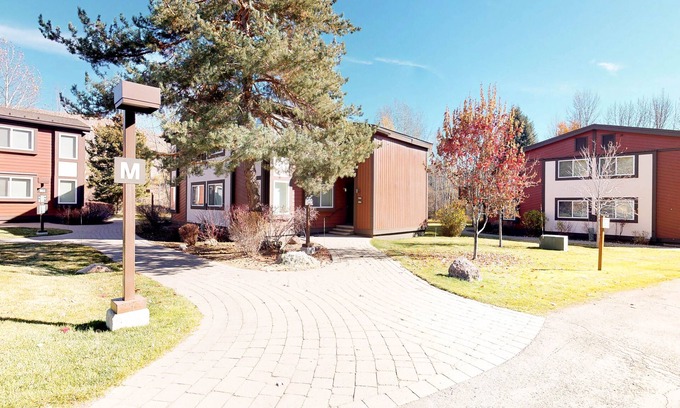 Elkhorn Condo | Bright Condo Less than a Mile to Ski Lifts, Pool, Tennis