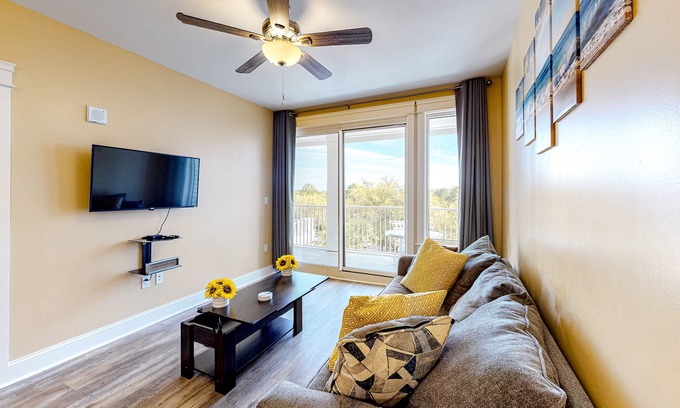 Baytowne Wharf Condo | Bright condo with lagoon pool, hot tub, golf, private W/D & central AC