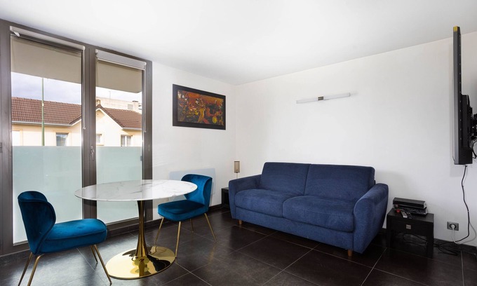Neuilly-sur-Marne Apartment | Bright, elegant studio