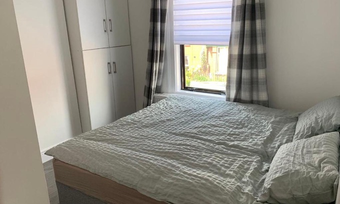 Glasnevin House | Bright en-suite room in Dublin