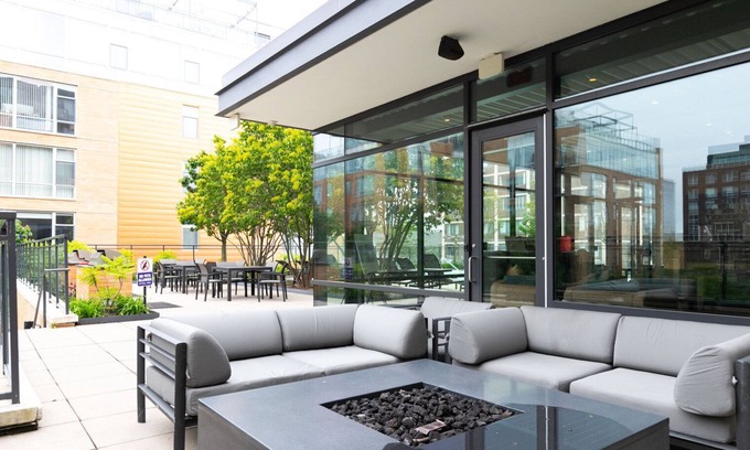 Evanston Apartment | Bright Evanston 1BR w/Pool & Gym, walk to Northwestern, by Blueground