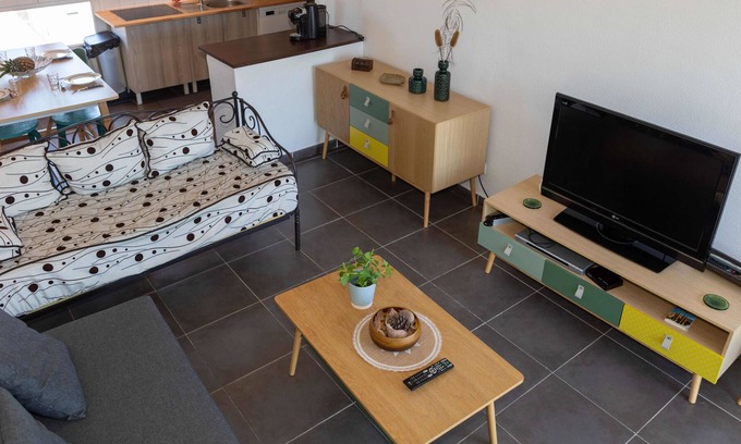 Bas-Vernet Apartment | Bright family nest with balcony