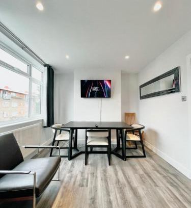 Dudden Hill Apartment | Bright Flat near Neasden Station