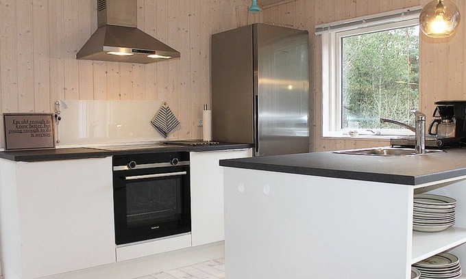 Læsø House | Bright holiday home in a quiet forest location with 3 bedrooms and WiFi
