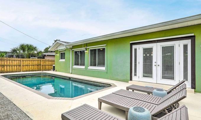 Harbor Bluffs House | Bright Largo Getaway w/ Private Pool & Grill!