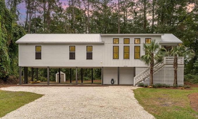 Litchfield by the Sea House | Bright Modern 4 Bdrm House Near Beach Pet Friendly
