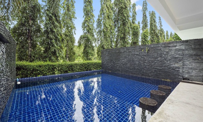 Kathu House | Bright, modern 4 bed golf villa, sleeps 12. Private pool. 10 min to Patong beach