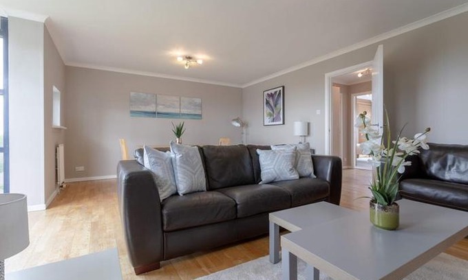 Surrey Docks Apartment | Bright, Modern One-bed With Stunning View of Thames