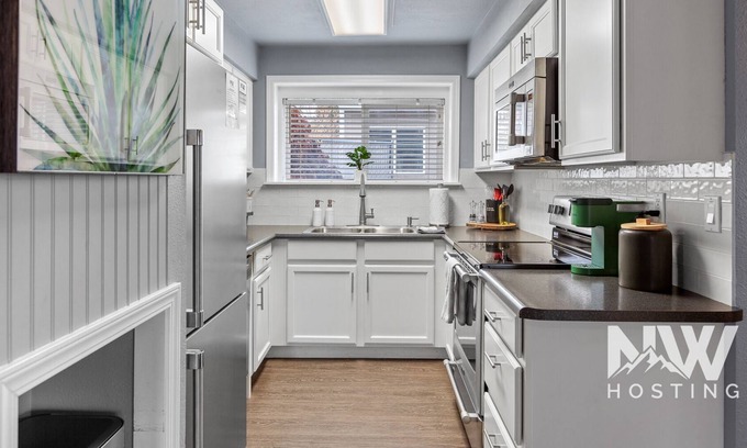 Coeur d'Alene House | Bright + Modern | Pet Friendly | Sleeps 5
