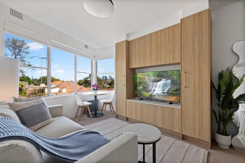 Mosman Apartment | Bright Mosman Apartment with Onsite Parking