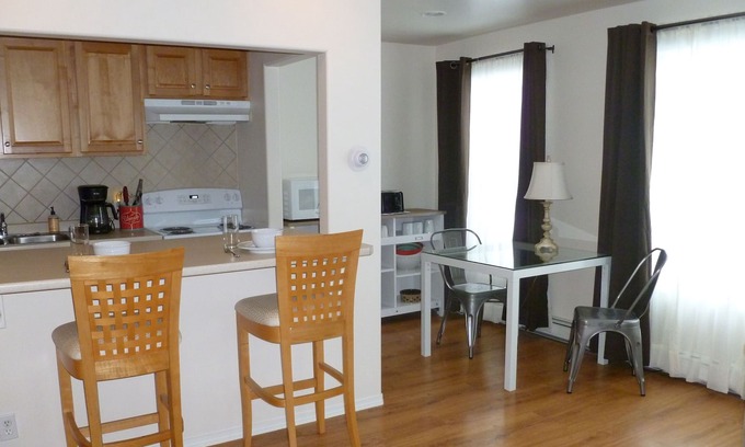 Fairview House | Bright, quiet and clean fully furnished Guesthouse near to Downtown and Midtown!