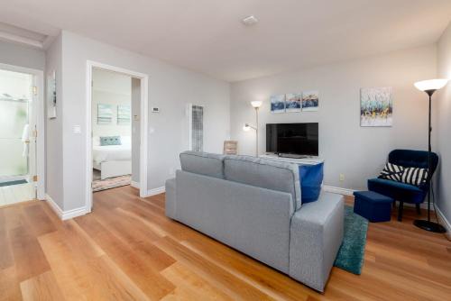 Shoreline West House | Bright Quiet Comfy 1BR Cottage in Mountain View