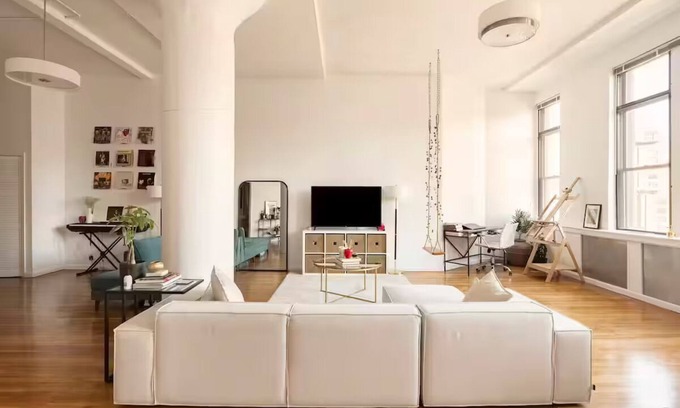 Hudson Square Apartment | Bright Soho Loft with View