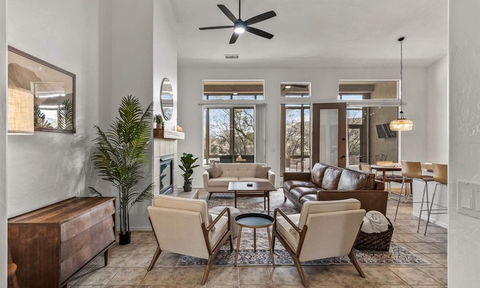 Cottonwood House | Bright & Spacious 4 Bdr Home in Cottonwood! Community Pool & Hot Tub! - Roper -
