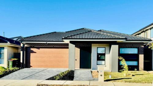 Clyde North House | Bright & Spacious 4BR Getaway