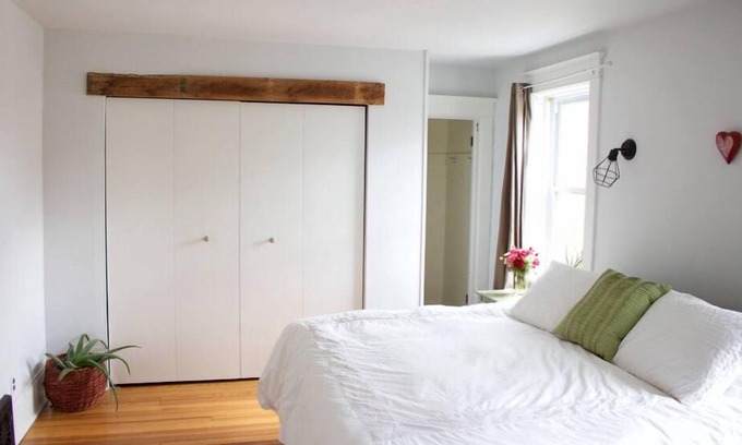 Viroqua House | Bright, spacious, historic home in downtown Viroqua.