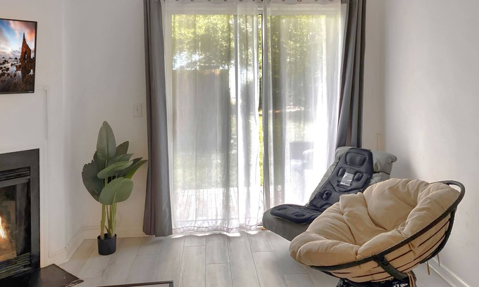 Wilmington Condo | Bright, Spacious, Modern 2BR Luxury Apt UNCW-Beach