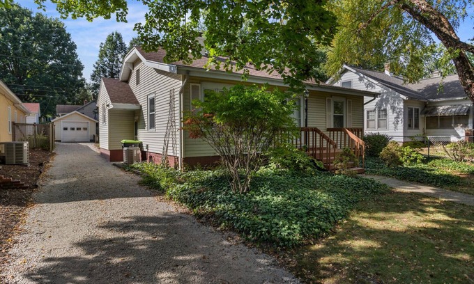 Champaign House | Bright & Spacious on William St.