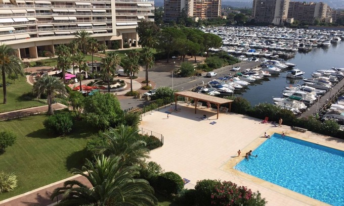 Mandelieu-La-Napoule Apartment | Bright studio Cannes Marina, 2 guests, close to beach and shops.
