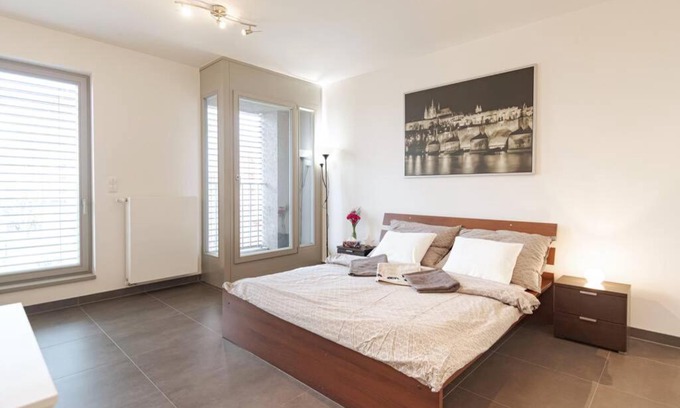 Zizkov Apartment | Bright studio, 10min to the Centre, free Parking
