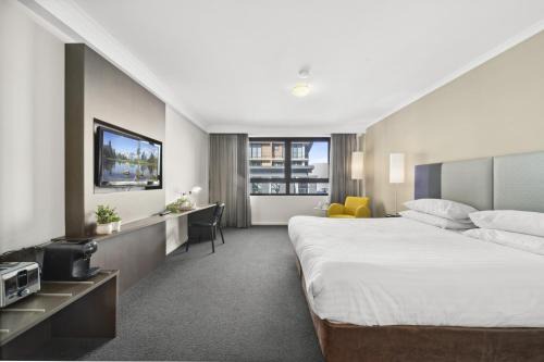 Parramatta Apartment | Bright Studio with Pool Access in Parramatta
