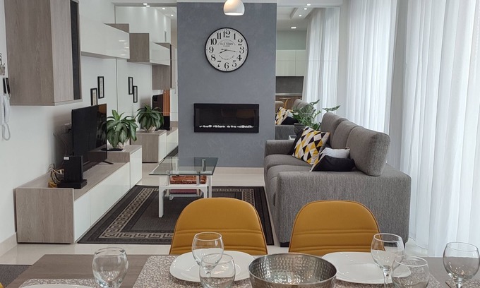 Victoria Apartment | Bright Stylish Apartment in Victoria