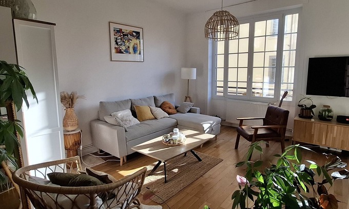 Croix Rousse Apartment | Bright T3 near park