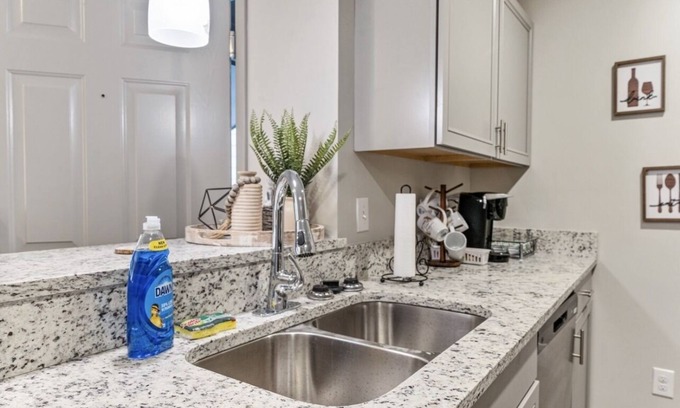 Huntsville Apartment | Bright with fast Wi-Fi free parking in a central location