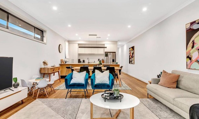 Brompton House | 'Brightly Brompton' A Family Delight by the Park