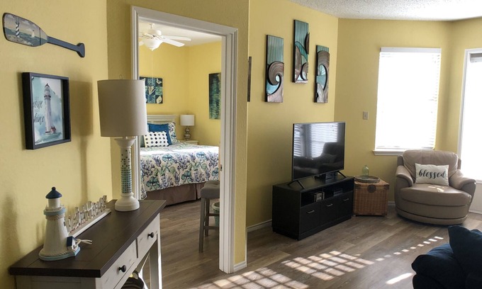 Corpus Christi Condo | "Brighton" fun-in-the-sun 2-bdrm 1st floor Beach Club condo!