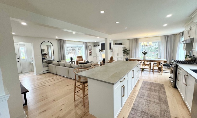 Charlottetown House | Brighton renovated 4 Bdrm/3bath with A/C & hot tub - Close to Downtown