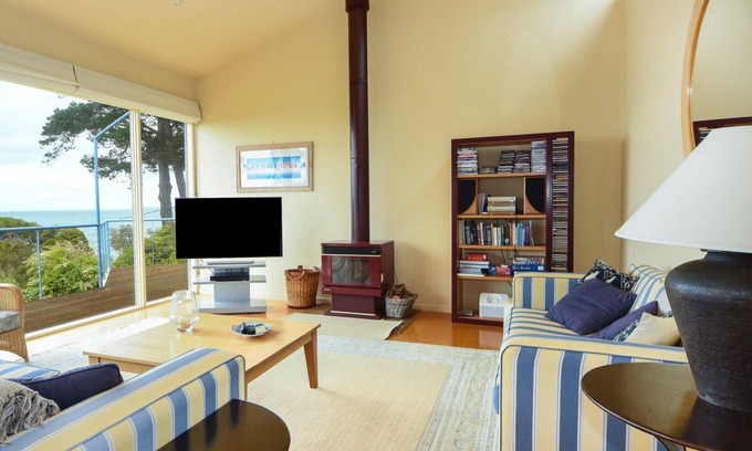 Somers House | Brighton - Short walk to the beach and views of Western Port Bay