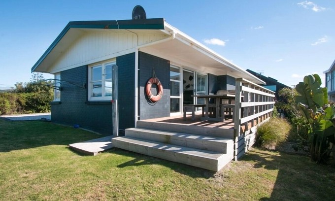 Waihi Beach House | Brilliantly positioned 30 metres from the beach.