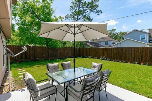 MacGregor House | Bring the Crew! 4BR Luxe Pad, Backyard Magic & City at Your Door