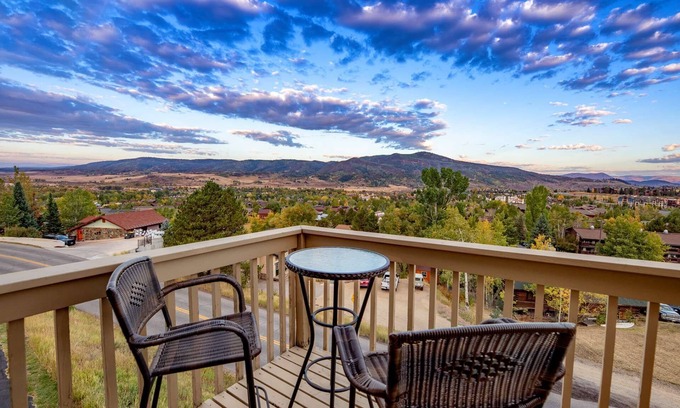Steamboat Springs House | Bring Your Dog! Spacious Home, Views, Private Hot Tub, Near FreeBus, Garage-W/D-Grill-Wood Fireplace