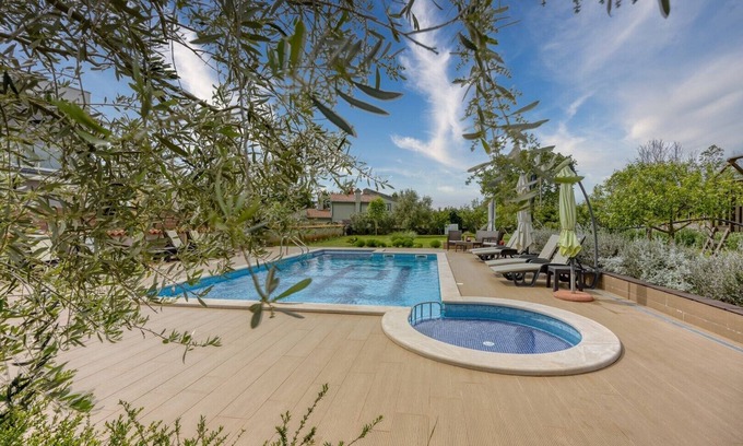 Fazana Apartment | Brioni Red A3 with shared pool