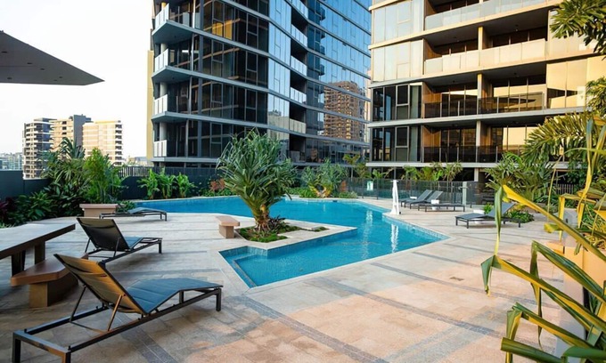 South Brisbane Apartment | Brisbane CBD Apartment with Pool, and Gym