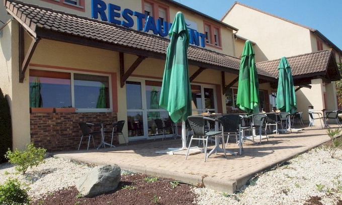 Saint-Saturnin Hotel | Brit Hotel les Evens