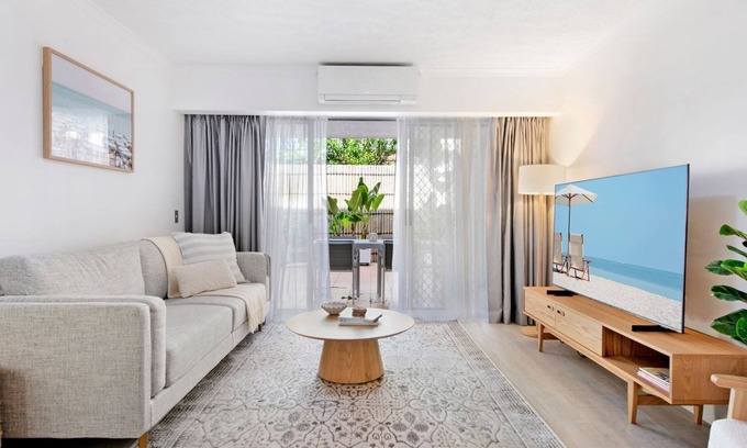 Broadbeach Apartment | Broadbeach Oasis - 2 Bedroom Apartment in Britannia - CoastHM