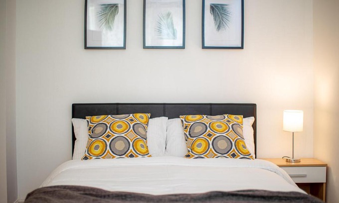Tower Hamlets Apartment | Broadhurst House Deluxe Room 3